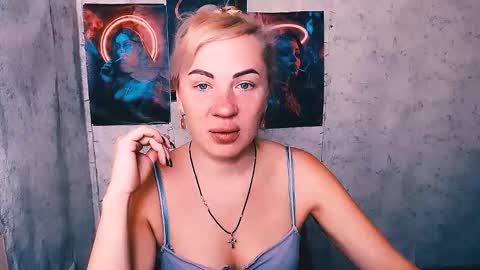 Snapshot of alinafrey_ chatting on 10.21.25 Alina online show from 10.21.25