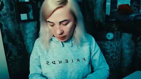 Snapshot of alinafrey_ chatting on 10.27.25 Alina online show from 10.27.25