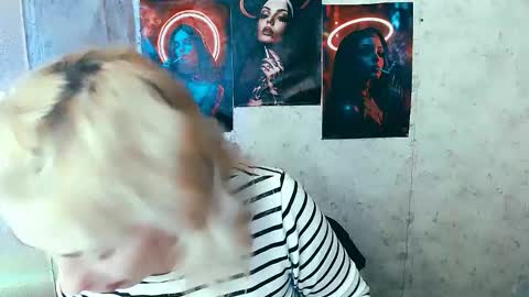 Snapshot of alinafrey_ chatting on 11.01.25 Alina online show from 11.01.25