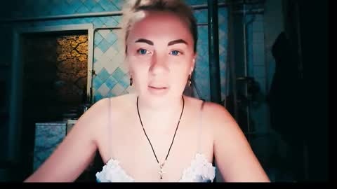 Snapshot of alinafrey_ chatting on 11.28.25 Alina online show from 11.28.25