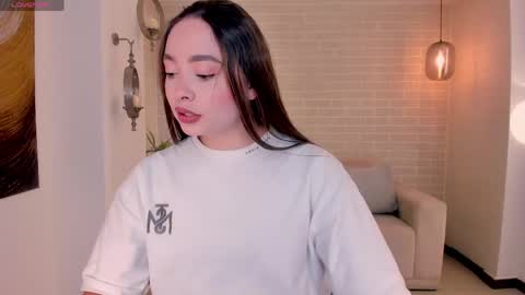 alinakravitz_ online show from 04.24.26