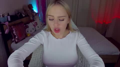 Snapshot of alinaocean chatting on 10.09.25 alinaocean online show from 10.09.25