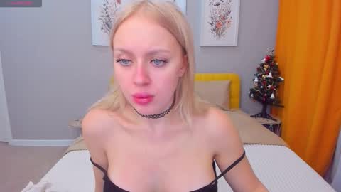 Snapshot of alinaocean chatting on 12.02.25 alinaocean online show from 12.02.25