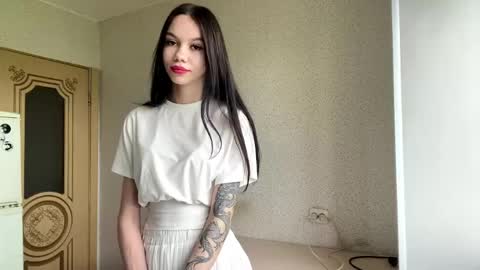 Snapshot of alinareik chatting on 05.28.26 Mary online show from 05.28.26