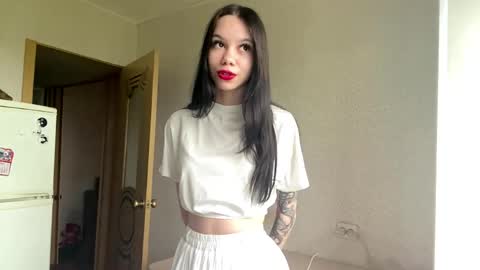 Snapshot of alinareik chatting on 05.29.26 Mary online show from 05.29.26