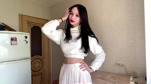 Snapshot of alinareik chatting on 05.31.26 Mary online show from 05.31.26