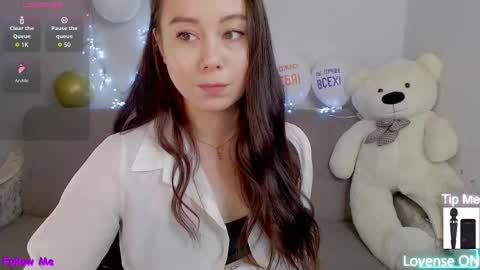 Snapshot of alinaxrose chatting on 11.04.25 AlinaXRose online show from 11.04.25