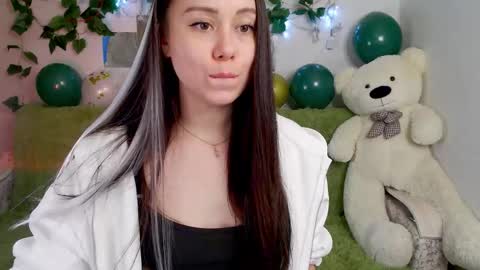 Snapshot of alinaxrose chatting on 11.29.25 AlinaXRose online show from 11.29.25