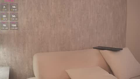 Snapshot of alisa_roldan chatting on 06.19.26 online show from 06.19.26