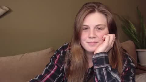 Snapshot of alisaxxxshy chatting on 11.25.25 alisaxxxshy online show from 11.25.25