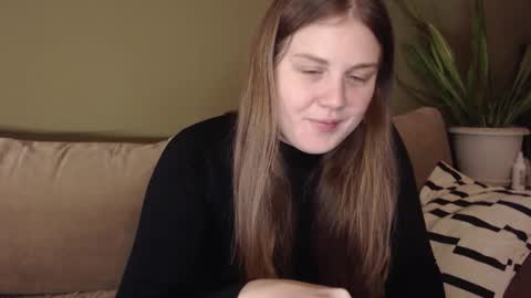 Snapshot of alisaxxxshy chatting on 12.21.25 alisaxxxshy online show from 12.21.25