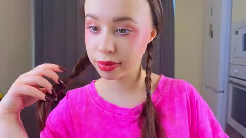 Snapshot of alise_kitty chatting on 02.06.25 alise online show from 02.06.25