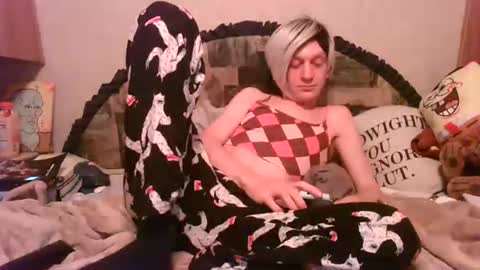 Snapshot of alishaluv chatting on 10.23.25 Alisha online show from 10.23.25