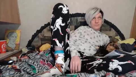 Snapshot of alishaluv chatting on 11.28.25 Alisha online show from 11.28.25