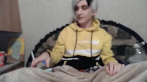 Snapshot of alishaluv chatting on 12.17.25 Alisha online show from 12.17.25