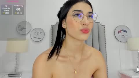 Snapshot of alison_carde05 chatting on 01.05.26 Alison online show from 01.05.26