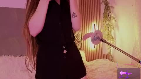 Mia online show from 10.28.25