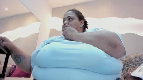 Snapshot of alisson_am chatting on 10.23.25 Alisson online show from 10.23.25