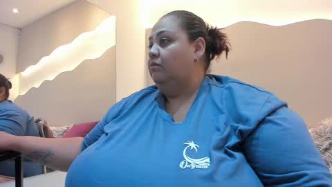 Snapshot of alisson_am chatting on 10.27.25 Alisson online show from 10.27.25