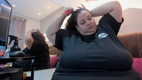 Snapshot of alisson_am chatting on 11.15.25 Alisson online show from 11.15.25