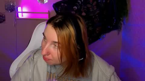 Snapshot of alisun_ chatting on 09.18.25 A L I C E online show from 09.18.25