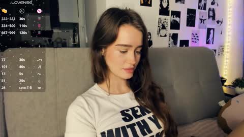 Snapshot of alivialovely chatting on 12.17.25 Alivia online show from 12.17.25