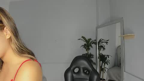 alix_18 online show from 09.29.25