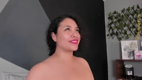 Snapshot of alixon_fiore5 chatting on 02.06.25 alixon online show from 02.06.25