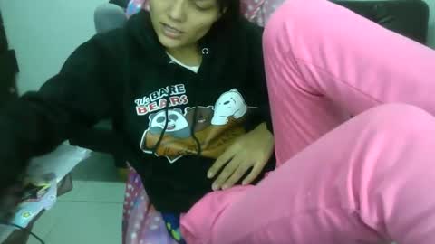 Snapshot of alixxe_ chatting on 12.01.25 alixxe_ online show from 12.01.25