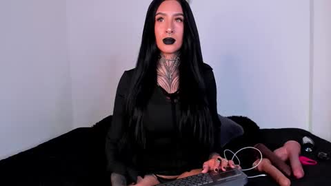 Snapshot of aliz_01 chatting on 09.27.25 Aliz online show from 09.27.25