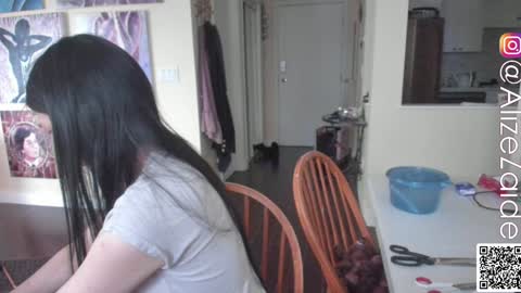 Alize Zaide online show from 01.05.25