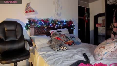 Snapshot of alizmarias chatting on 12.23.24 Andrea..... online show from 12.23.24