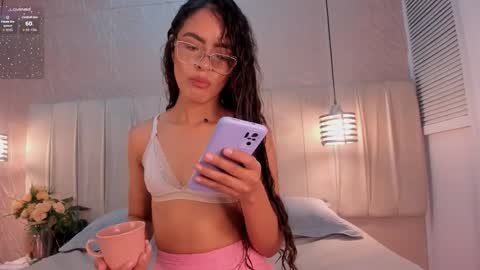 Snapshot of alizza_ chatting on 09.15.25 alizza_ online show from 09.15.25