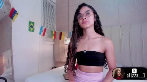 Snapshot of alizza_ chatting on 06.19.26 alizza_ online show from 06.19.26