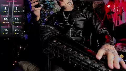 Snapshot of allanhurtss chatting on 12.17.25 online show from 12.17.25