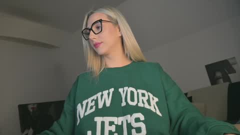 A day u didnt smile is a lost day online show from 02.07.25