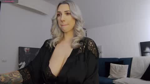 A day u didnt smile is a lost day online show from 02.19.25