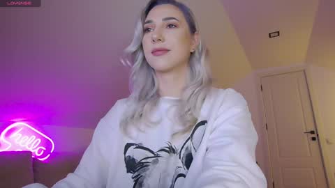 A day u didnt smile is a lost day online show from 02.11.26