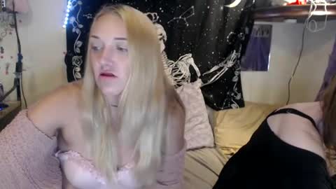 Snapshot of allforthedxll chatting on 03.12.25 allforthedxll online show from 03.12.25