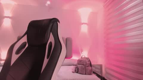 Snapshot of allicelover chatting on 12.20.25 ALLICE online show from 12.20.25