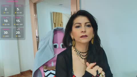 Snapshot of allie_pearl chatting on 09.22.25 Aliie online show from 09.22.25