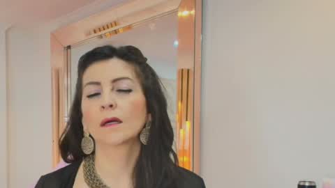 Snapshot of allie_pearl chatting on 10.01.25 Aliie online show from 10.01.25