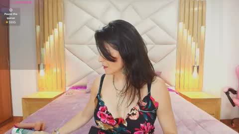 Snapshot of allie_pearl chatting on 11.10.25 Aliie online show from 11.10.25