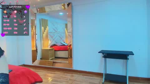 Snapshot of allie_pearl chatting on 11.26.25 Aliie online show from 11.26.25