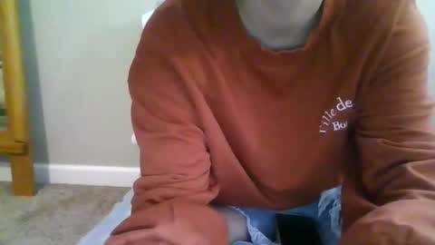 Snapshot of alliebearx chatting on 10.02.25 alliebearx online show from 10.02.25