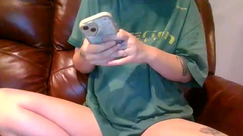 Snapshot of alliebearx chatting on 11.07.25 alliebearx online show from 11.07.25