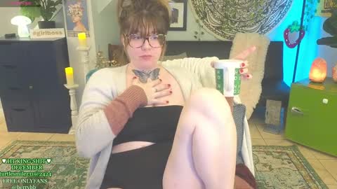 Snapshot of allieberrybb chatting on 12.30.24  bb  online show from 12.30.24