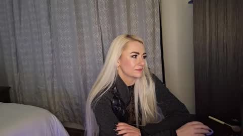 Snapshot of alliefyre chatting on 11.04.25 Allie Fyre online show from 11.04.25