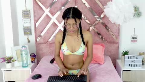 Snapshot of allis0n_ik chatting on 12.05.25 ALLIS0N IK online show from 12.05.25