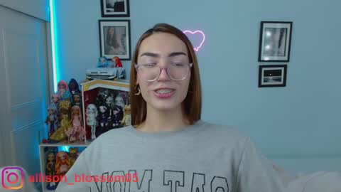 Snapshot of allisonblossom chatting on 02.08.25 online show from 02.08.25